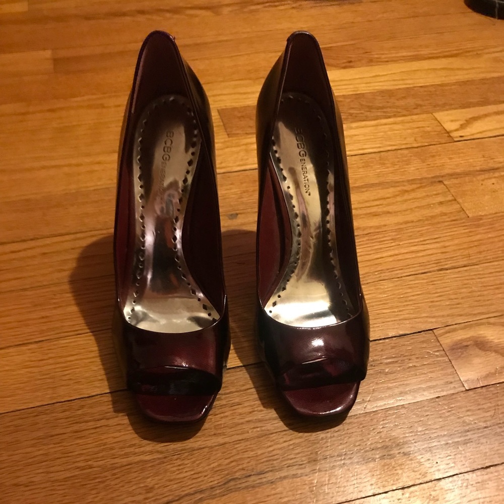 BCBG pump
